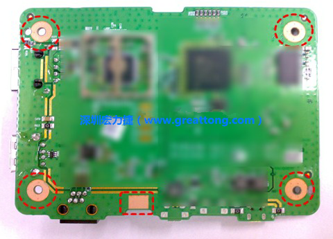 雷射后。使用雷射(Laser)去除綠漆后的效果。