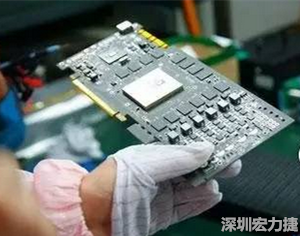 在當前的產(chǎn)業(yè)鏈整合和協(xié)同發(fā)展創(chuàng)新的戰(zhàn)略轉型期，PCB高密度化和PCB新功能化和智能化，輕、薄、細、小的發(fā)展帶來的產(chǎn)品散熱、精密布局、封裝設計等也為上游CCL產(chǎn)業(yè)的創(chuàng)新提出了更為嚴苛的要求。