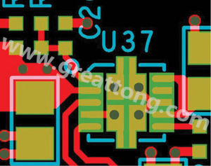 因孔徑過(guò)大，焊料沿孔壁爬溢流出