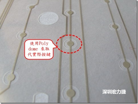 仔細(xì)看下面的第一張圖片，在圓形的節(jié)點(diǎn)旁邊有個(gè)圓形的開(kāi)口，這個(gè)開(kāi)口墊高了鍵盤(pán)按鍵的接觸點(diǎn)線路。