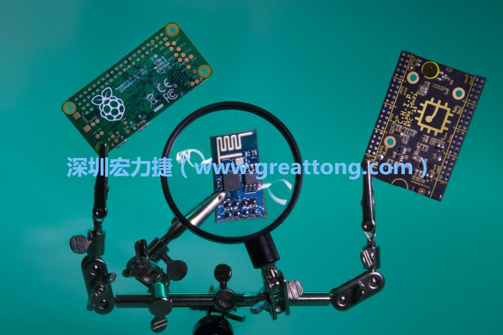 A Raspberry Pi Zero、ESP8266和CHIP。