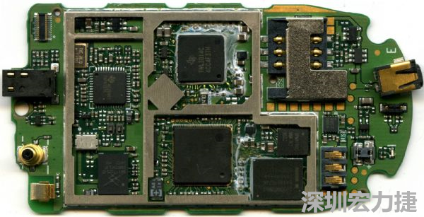 在射頻、核心處理器、高速記憶體等高頻元件區(qū)塊，可使用金屬屏蔽方式改善產(chǎn)品EMI影響問題。