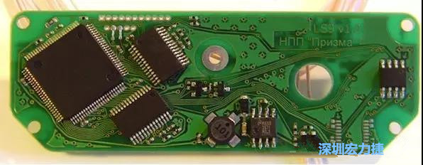 圖5：帶旋轉(zhuǎn)芯片功能的任意角度布線是給這種電路板布線的唯一方法。