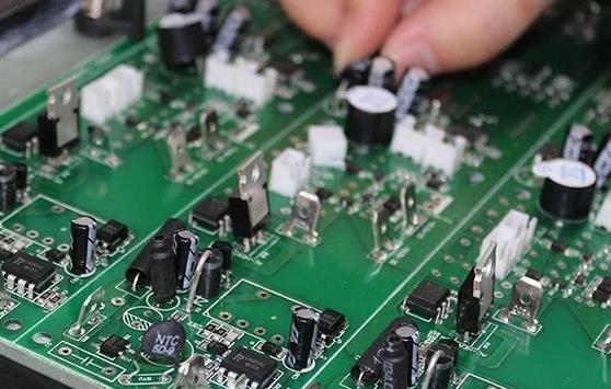 PCBA加工貼片元器件與插件元器件的區(qū)別在哪？